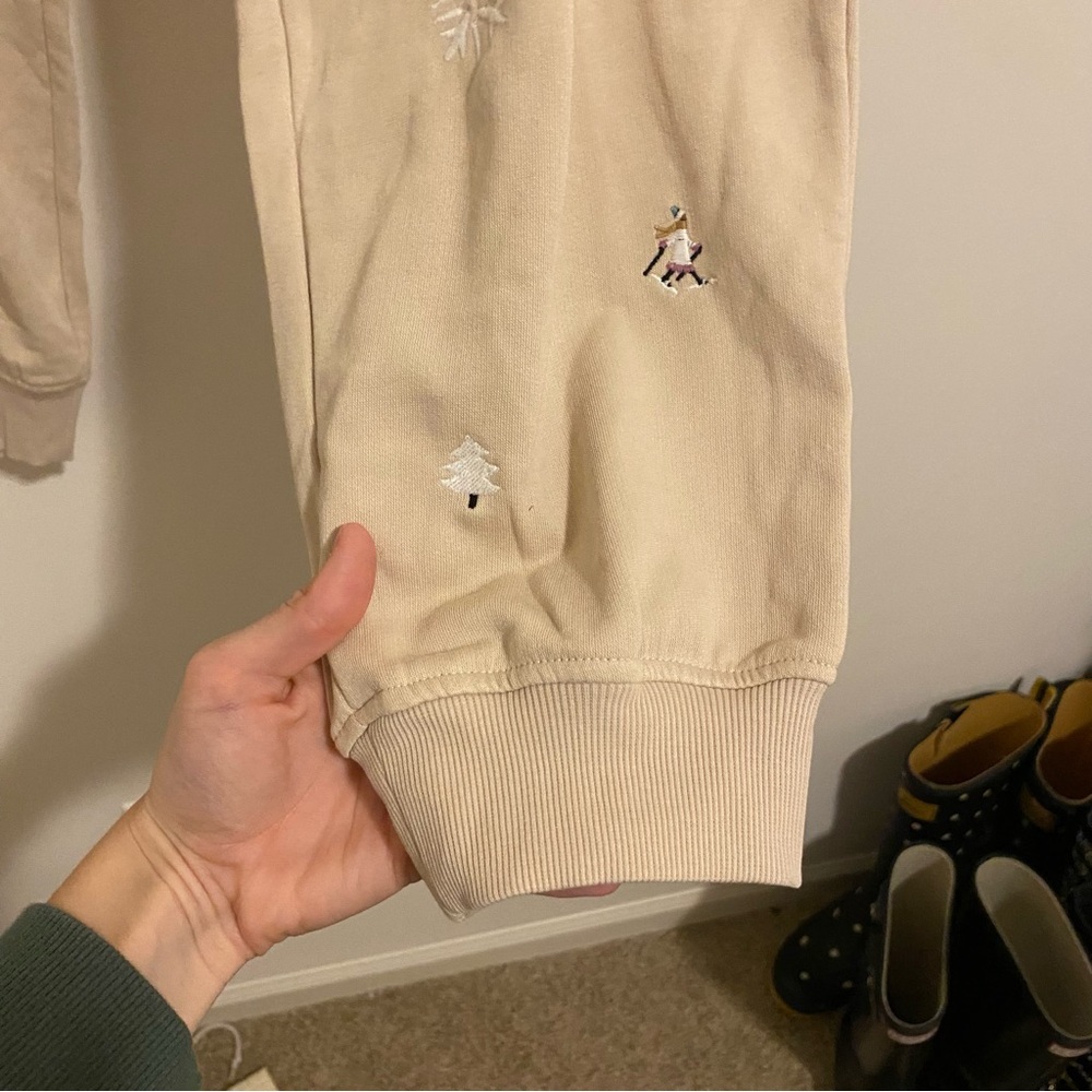 NWT Lou & Grey Tan Winter Pattern Embroidered Jogger Pants size XL - Picture 5 of 12